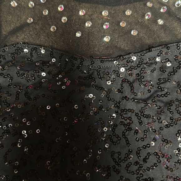 Excellent condition! Worn once. I have 2- one Fits size 6/7 and a 9/10 - Picture 3 of 4